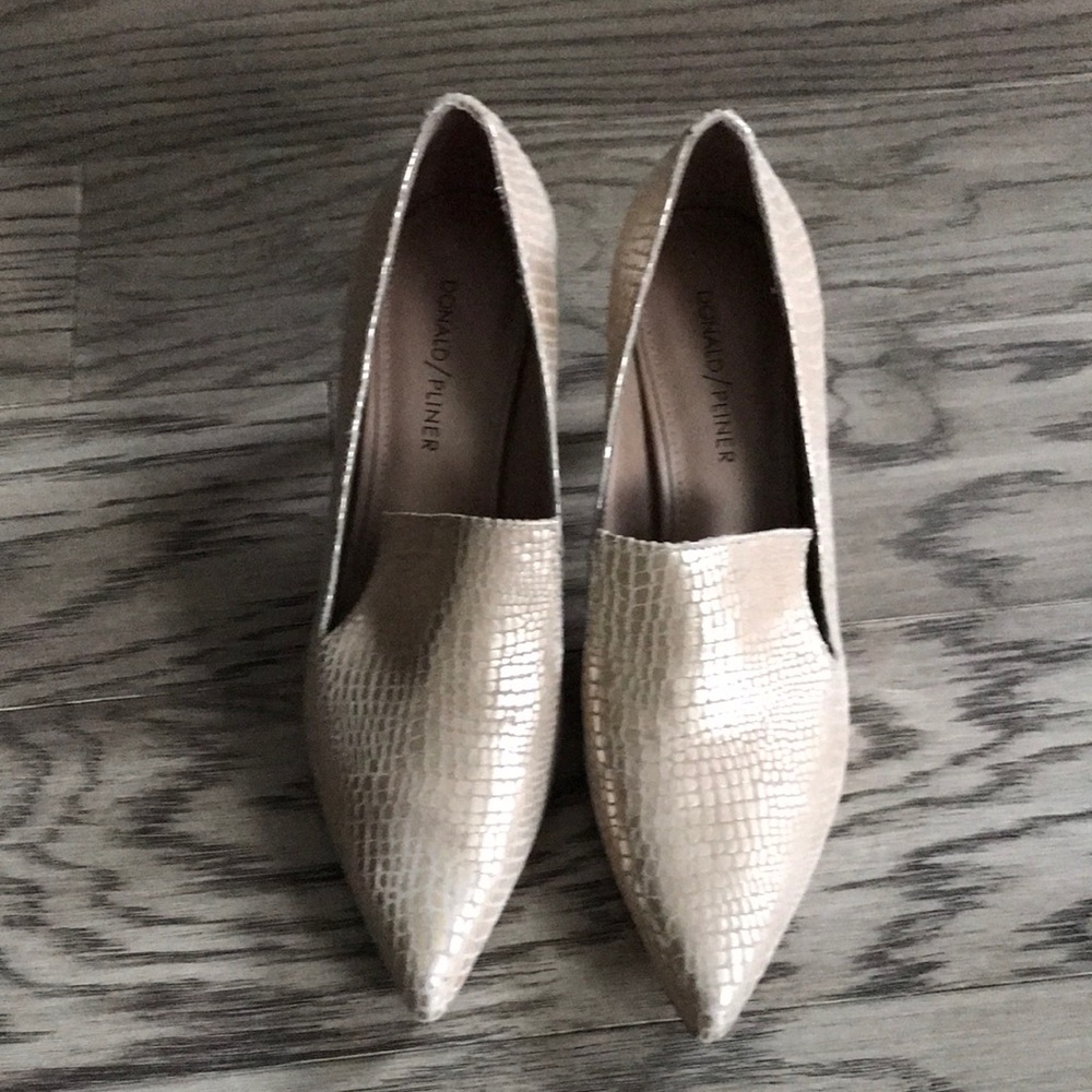 Donald J Pliner shoes size 8M